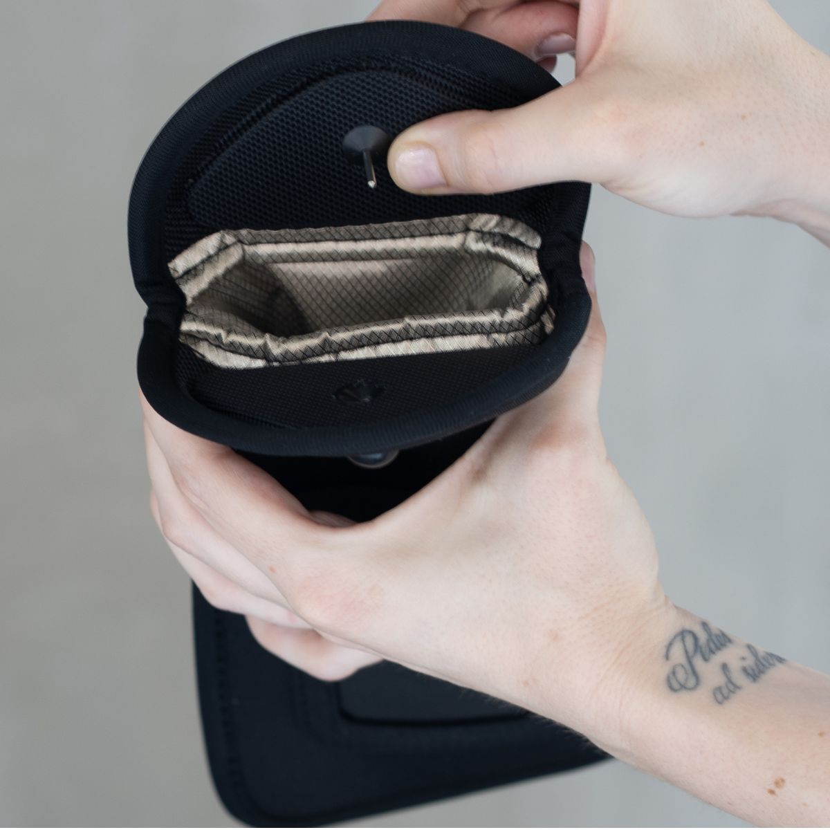 Handytasche mit Signalabschirmung